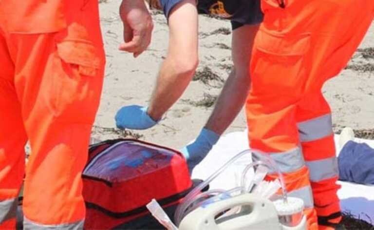Manfredonia, 70enne muore in spiaggia: stroncato da un malore forse a causa del gran caldo