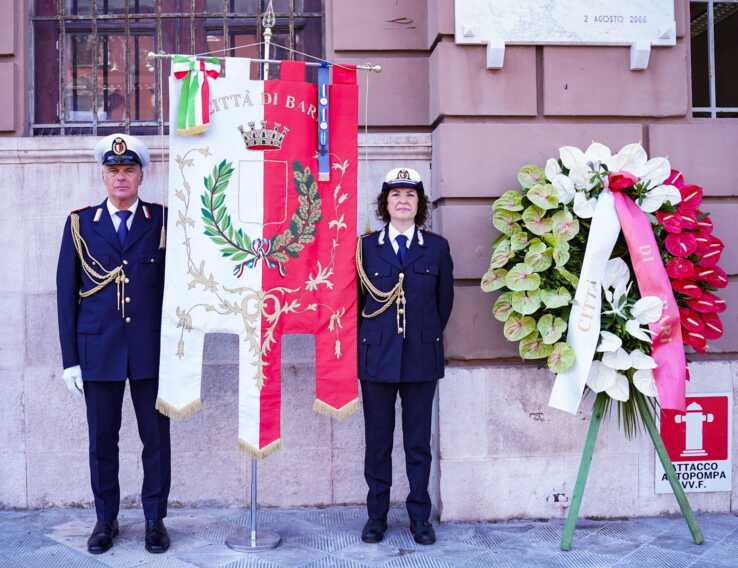 Strage di Bologna, Emiliano: «Il 2 agosto data scolpita nella memoria»