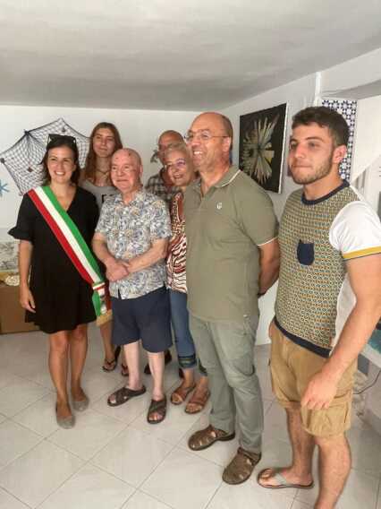Galleria foto 'Nardò festeggia i 100 anni di Arturo, ex poliziotto con la passione per i disegni' - foto 3