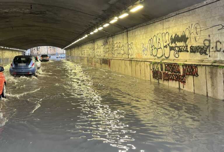 Maltempo, allagamenti a Bari. Chiusi alcuni sottopassi