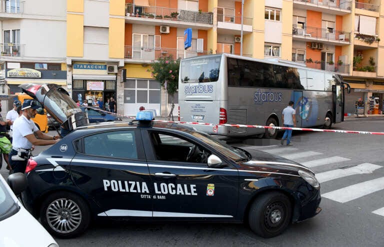 Investito e ucciso da un bus, il dolore di Decaro: «Basta morti sulla strada»