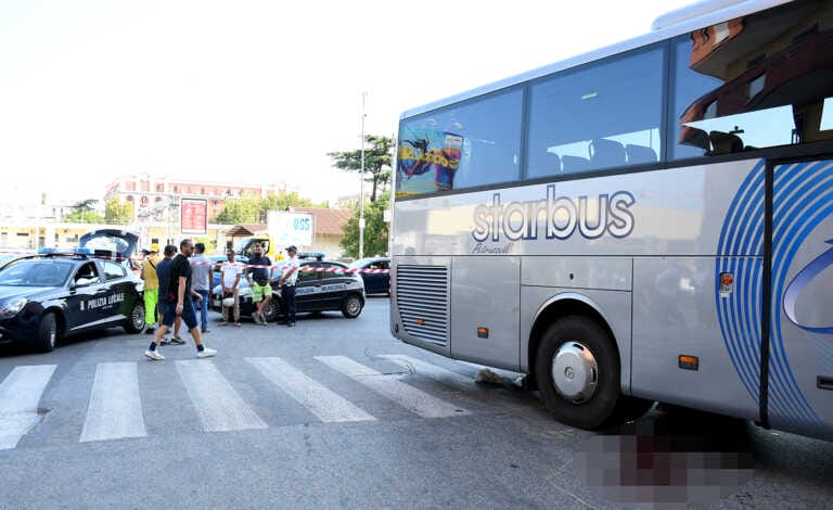Pedone investito e ucciso da bus a Bari: sequestrato il mezzo – VIDEO