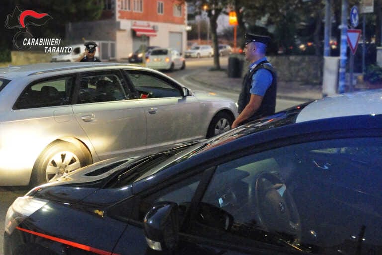 Minaccia la madre con una siringa: arrestato 24enne a Massafra
