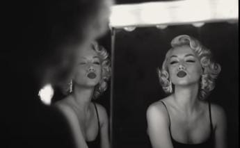 Galleria foto 'Agli eredi di Marilyn piace ‘Blonde’, anche Brad Pitt difende Ana de Armas' - foto 1