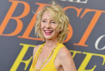 Galleria foto 'Anne Heche ferita in incidente stradale, è in gravi condizioni' - foto 1