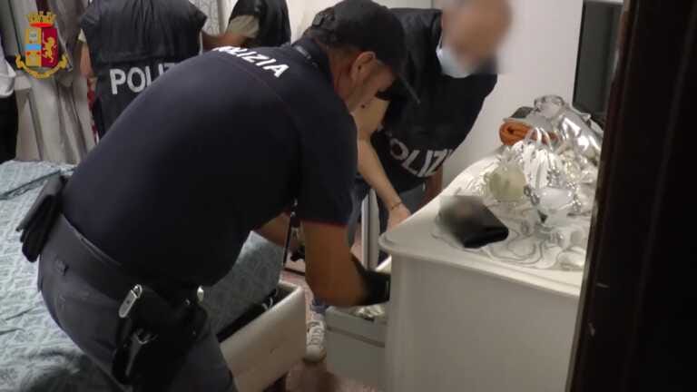 «Devi darci un regalo per lavorare tranquillo»: 5 arresti a Bari – VIDEO