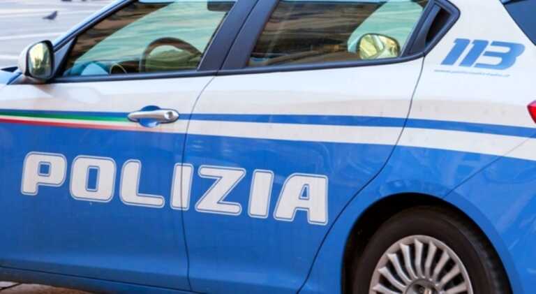 Galleria foto 'Bari, rubano un tablet dall’auto di turisti: rintracciati grazie al gps' - foto 1