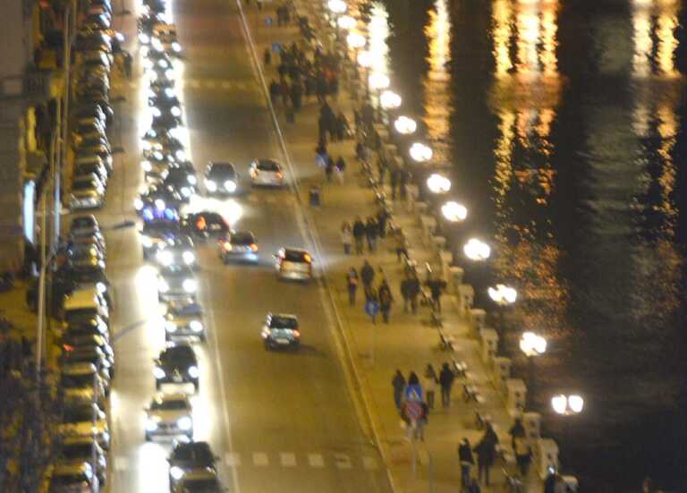 Bari violenta, aggredito un carabiniere: «Situazione fuori controllo»