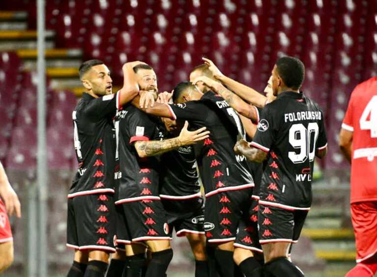Bari, tutto facile contro il Padova: Botta incanta, super Cheddira