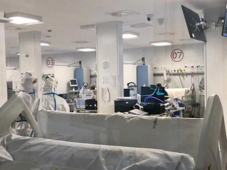 Galleria foto 'Covid, in Puglia 1 morto e 1.356 nuovi positivi. In 7 giorni casi su del 10,2%' - foto 1