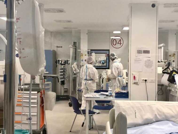 Galleria foto 'Covid, 383 nuovi casi in Puglia, positivo l’8,7% dei test. Nessun decesso' - foto 1
