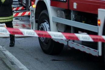 Galleria foto 'Brescia, cadavere carbonizzato in bagagliaio auto in fiamme' - foto 1
