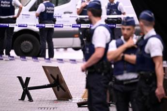 Galleria foto 'Bruxelles, furgone contro tavolini bar: c’è un arresto' - foto 1