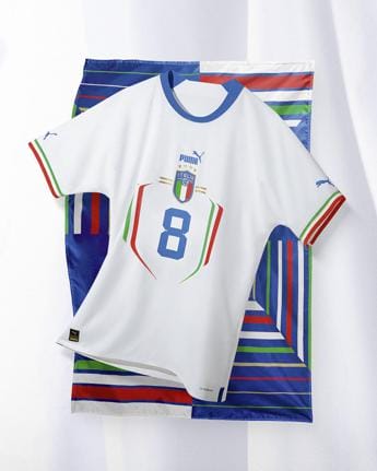 Galleria foto 'Calcio: nuovo kit Away per la Nazionale, maglia bianca con tricolore e rifiniture dorate' - foto 1