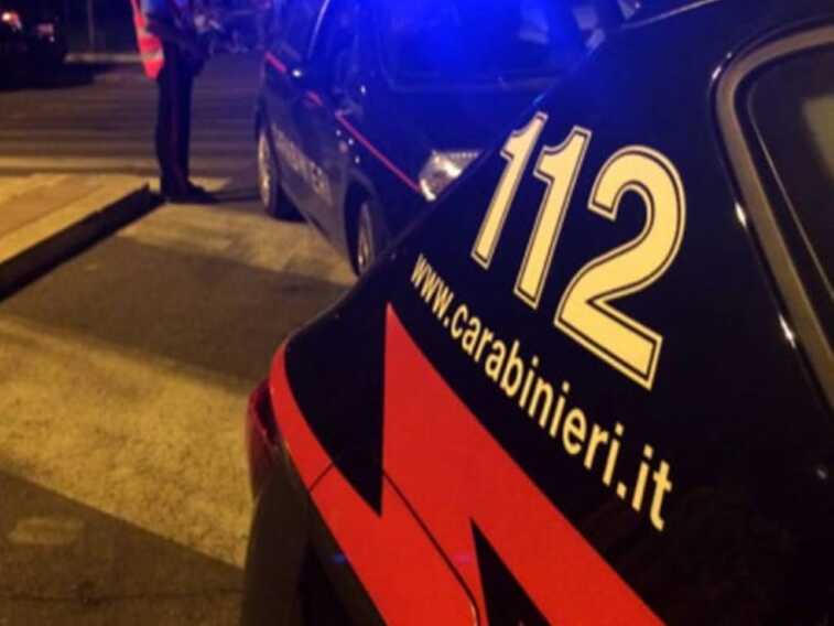 Calci e pugni a un carabiniere durante una rissa a Bari: arrestato aggressore