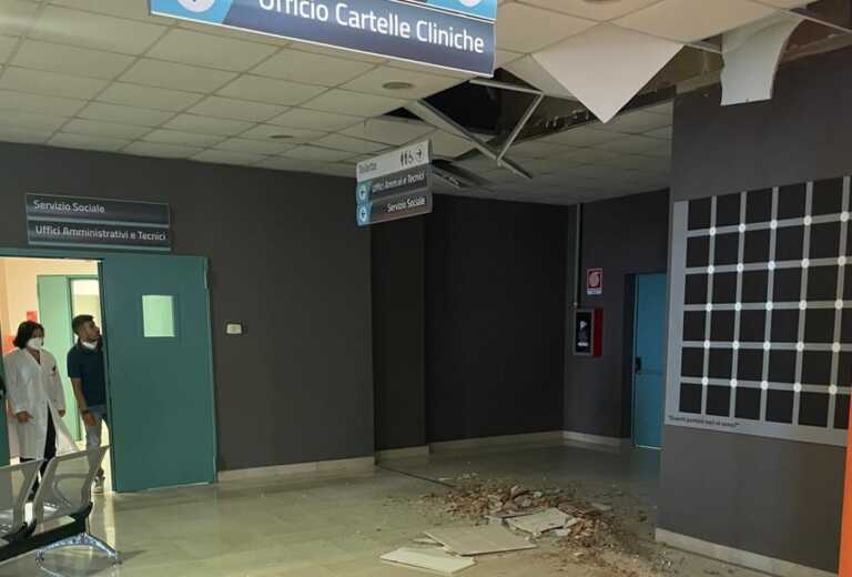 Crolla il controsoffitto nella hall del Perinei di Altamura: zona messa in sicurezza