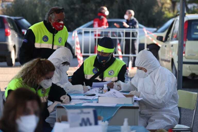Galleria foto 'Covid, 36.265 nuovi casi e 128 morti' - foto 1
