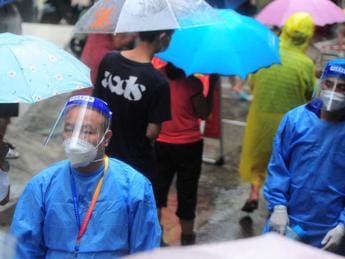 Galleria foto 'Covid oggi Cina, picco di contagi: registrato il numero più alto in 3 mesi' - foto 1