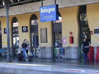 Galleria foto 'Covid oggi Emilia, 2.061 nuovi casi e 13 morti: bollettino 12 agosto' - foto 1