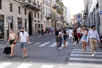 Galleria foto 'Covid oggi Italia, 25.389 contagi e 112 morti: bollettino 24 agosto' - foto 1