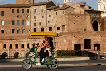 Galleria foto 'Covid oggi Lazio, 2.362 contagi e 6 morti: a Roma 1.085 casi' - foto 1