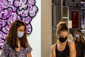 Galleria foto 'Covid oggi Lombardia, 2.975 contagi e 44 morti. A Milano 559 casi' - foto 1