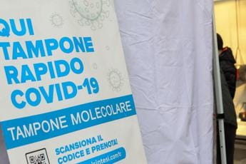 Galleria foto 'Covid oggi Toscana, 341 contagi e 3 morti: bollettino 15 agosto' - foto 1