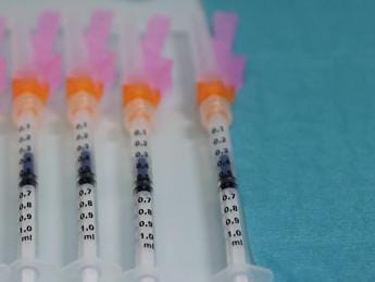 Galleria foto 'Covid Usa, via libera a vaccini aggiornati Pfizer e Moderna contro Omicron 4-5' - foto 1