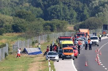 Galleria foto 'Croazia, si ribalta pullman polacco: almeno 12 morti' - foto 1