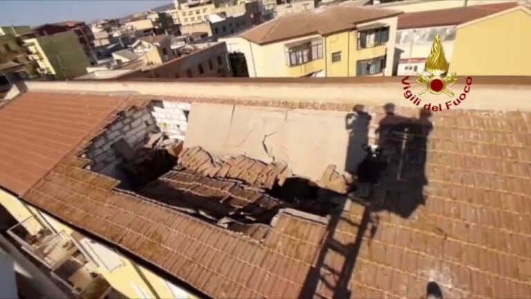 Galleria foto 'Crolla il tetto di un’abitazione a Porto Torres, nessun ferito' - foto 1