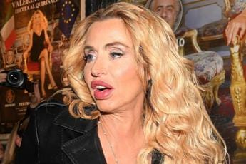 Galleria foto 'Elezioni 2022, Valeria Marini: “Mio tweet a Lucarelli non era politico”' - foto 1