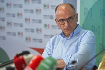 Galleria foto 'Elezioni politiche 2002, Letta: “Partita si gioca in collegi uninominali”' - foto 1