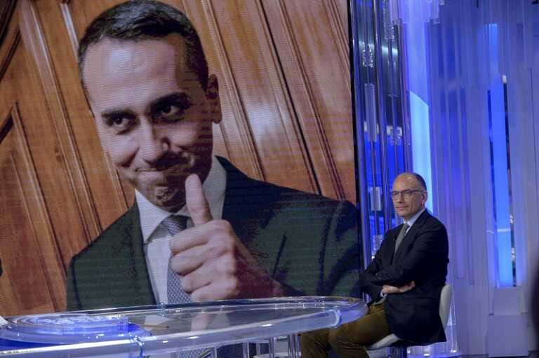Galleria foto 'Elezioni, sottoscritto accordo tra Letta e Di Maio' - foto 1