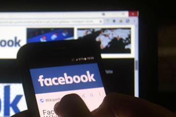 Galleria foto 'Facebook, utenti segnalano problemi: cosa succede' - foto 1