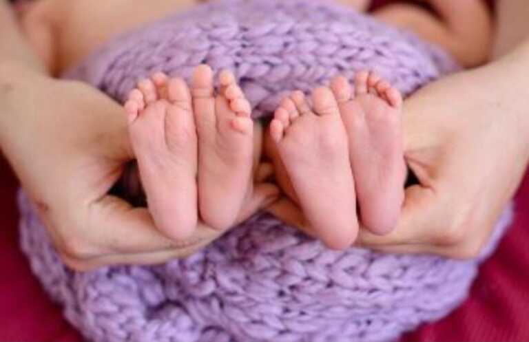Galleria foto 'Rarissimo parto gemellare al Policlinico di Foggia: mamma e bimbe stanno bene' - foto 1