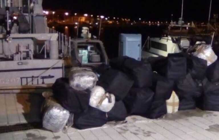 Galleria foto 'Una tonnellata di marijuana nella barca a vela: maxi sequestro a Gallipoli' - foto 1