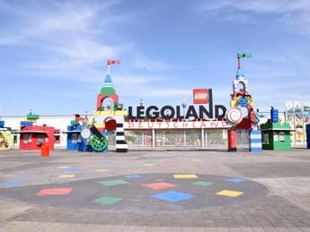 Galleria foto 'Germania, schianto tra treni montagne russe a Legoland: 34 feriti' - foto 1