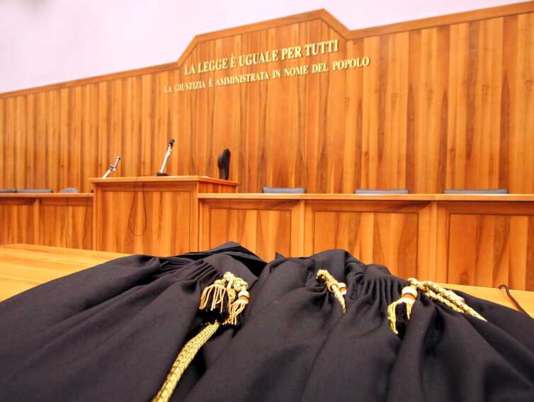 Uccise un ex carabiniere davanti al figlio a Copertino: 71enne resta in carcere