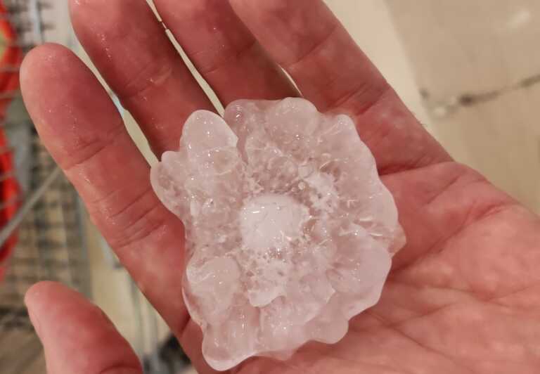 Chicchi di grandine grossi come palle da tennis: paura a Casamassima – FOTO | VIDEO