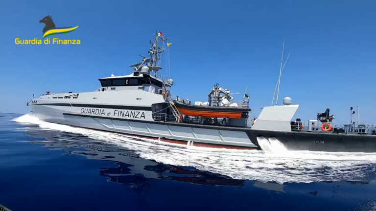 Galleria foto 'Guardia di Finanza, Pattugliatore Osum fa tappa a Reggio Calabria' - foto 1
