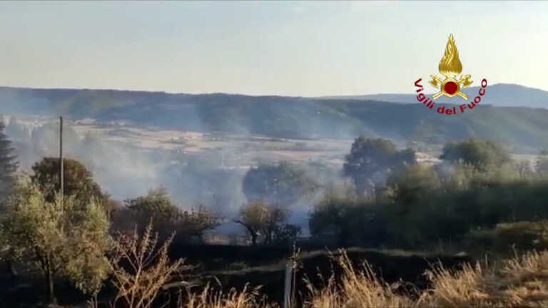 Galleria foto 'Incendi, due persone soccorse in un bosco nel ternano' - foto 1