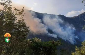 Galleria foto 'Incendi, in fiamme 60 ettari di bosco a Bagni di Lucca' - foto 1