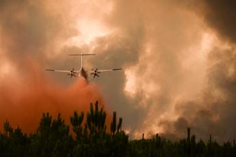 Galleria foto 'Incendi in Francia, boschi Gironda in fiamme: 10mila persone evacuate' - foto 1