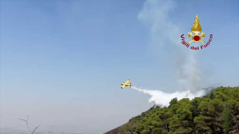 Galleria foto 'Incendi, in Sicilia in 24 ore 137 interventi dei Vigli del Fuoco' - foto 1