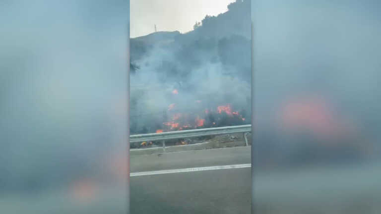 Galleria foto 'Incendi tra Trabia e Termini Imerese, rallentamenti lungo l’autostrada' - foto 1