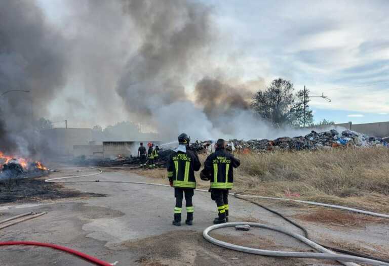 Rifiuti in fiamme a Barletta: vietato raccogliere prodotti agricoli