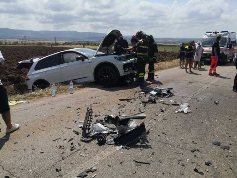 Scontro tra auto nel Foggiano: muore 28enne. Ferita una donna