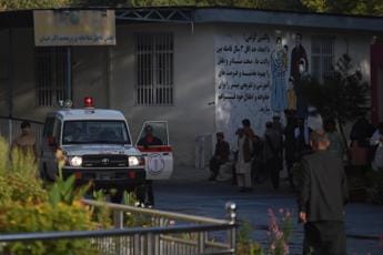 Galleria foto 'Kabul, esplosione in moschea: decine di morti' - foto 1