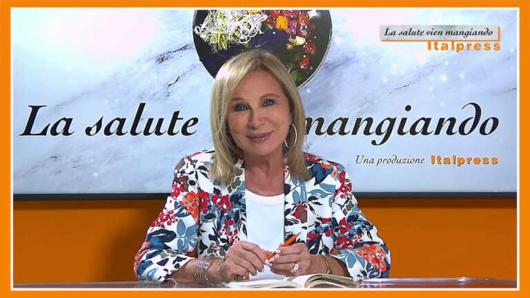 Galleria foto 'La Salute Vien Mangiando – Amanti della frutta Ecco quando mangiarla' - foto 1