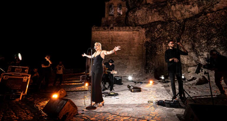 Malika Ayane incanta Matera sotto le stelle: «Musica è vettore di messaggi forti»